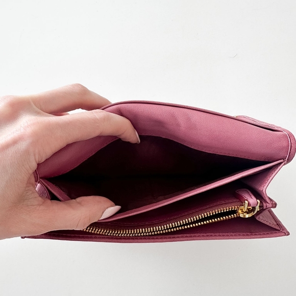 Pre-loved PRADA wallet pink leather - Picture 8 of 12